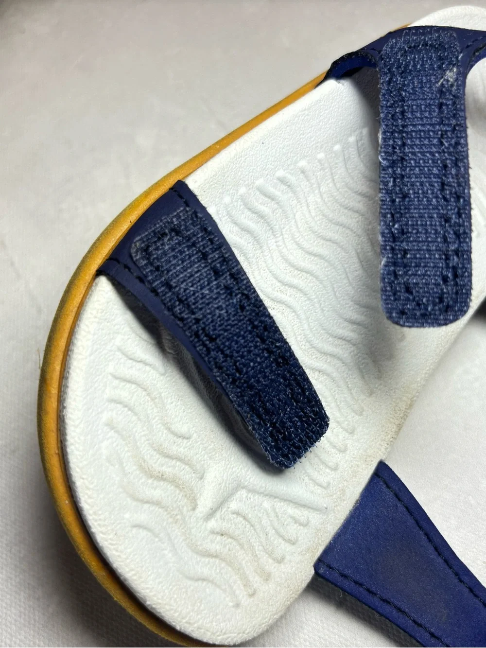 Native Kids Navy and White Sandals with Tan Sole, size 6 US toddler, waterproof
